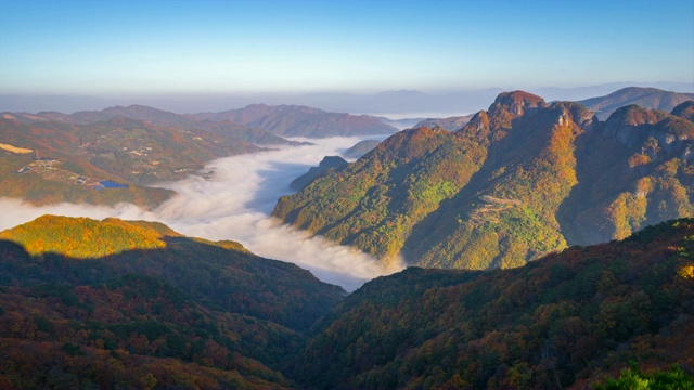 云海在松尼山国家公园在京，忠清北道视频素材