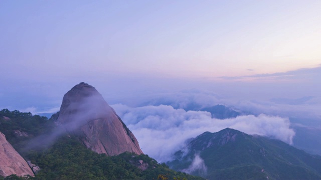 汉城北韩山的日出时间。北山国家公园，韩国。视频素材