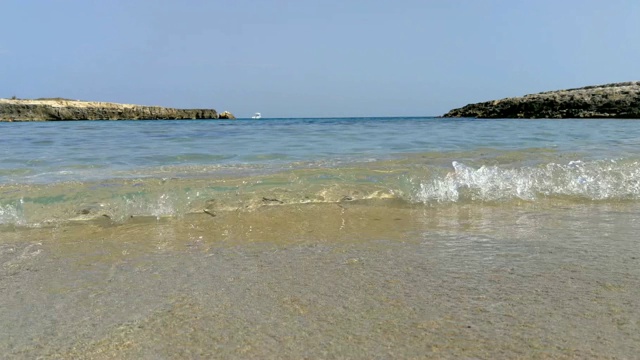 Costa Merlata海滩和它在意大利Ostuni Salento的海湾视频素材