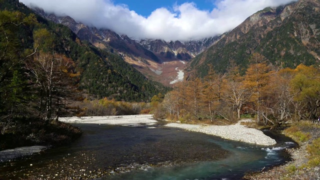 秋天日本阿尔卑斯山上高内视频下载