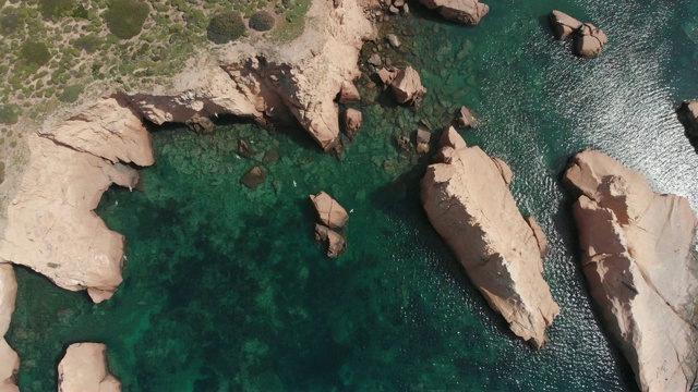 塞琳悬崖和岩石，奥拉克岛，福卡，伊兹密尔，土耳其视频素材