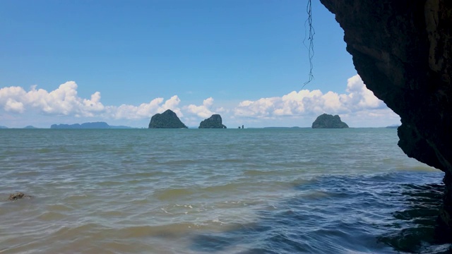 美丽的大海和沙滩景色，在泰国的Pak孟海滩庄省视频素材