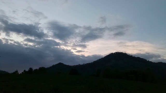 日落日出，天空与山视频素材