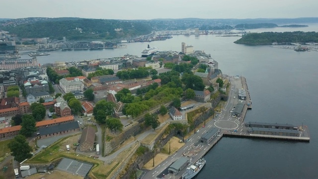 空中/奥斯陆市中心:Akershus城堡，奥斯陆歌剧院，奥斯陆峡湾和港口视频素材