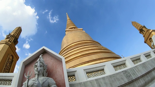 泰国曼谷，寺庙金塔周围视频素材