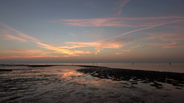 瓦登海边浪漫的日落，低潮，北海视频素材