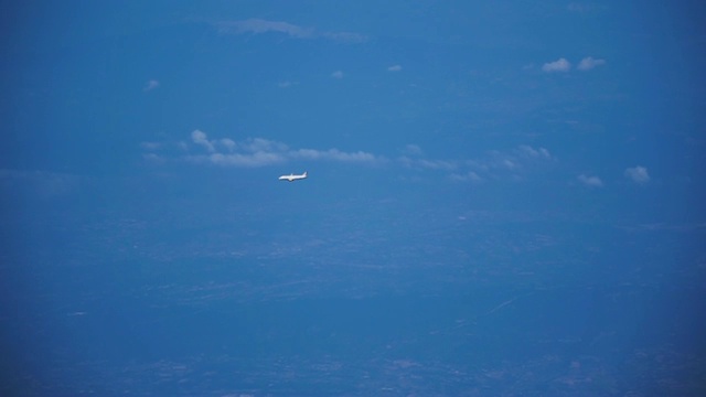 飞机。客机在天空中飞行视频素材