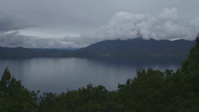 在中国的泸沽湖上视频素材