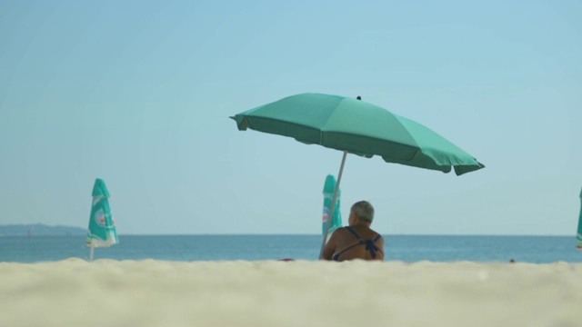 夏日海滨海滩景色视频素材