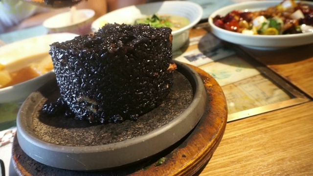 餐馆里的美味食物，紫米视频素材