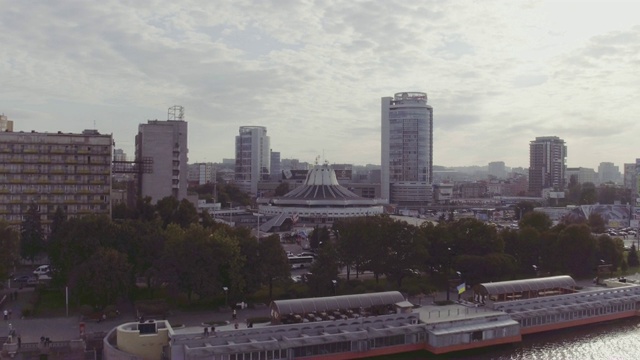 城市建筑物仰天俯视视频下载