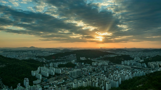 首尔恩平谷公寓的日落和夜景视频素材