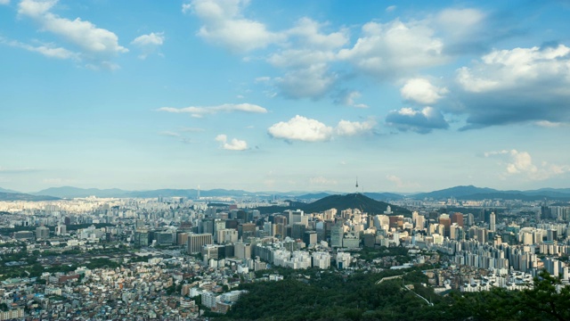 首尔中谷南山周围的城市景观视频素材