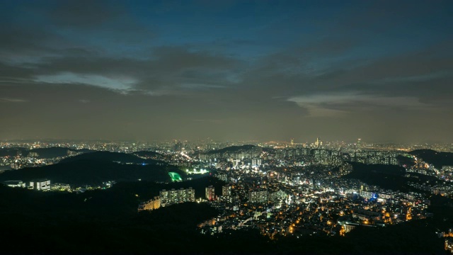 首尔市区上空的云的白天和夜晚视频素材