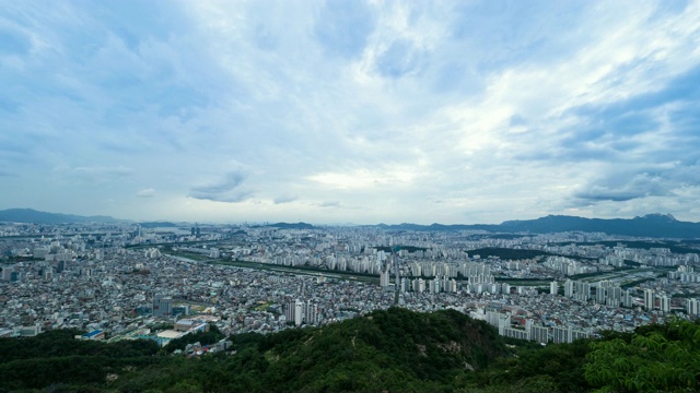 首尔的城市建筑和云视频素材