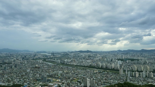 首尔的城市建筑和云视频素材