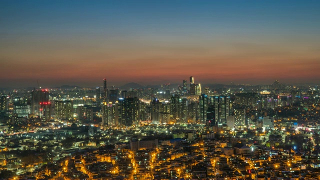 首尔钟野区城市建筑的日落和夜景视频素材