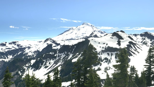 华盛顿州的贝克山被雪覆盖的夏季视图视频素材