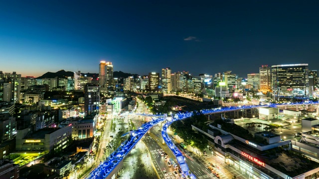 白天和夜晚的Seoullo7017(首尔的Skypark)和道路，钟谷，首尔视频素材