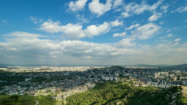 首尔中谷南山周围的城市景观视频素材