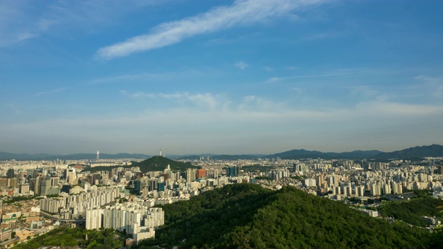 首尔中谷南山周围的城市景观视频素材