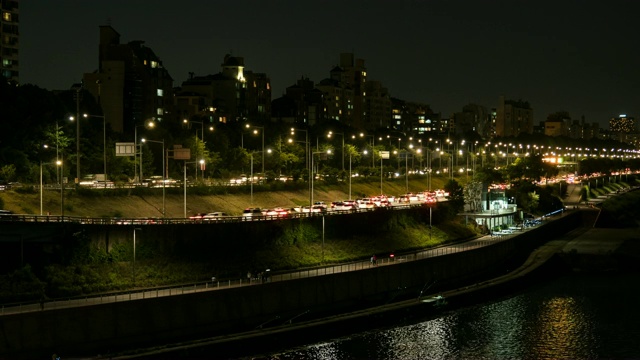 首尔汉江沿岸的市中心建筑夜景视频素材