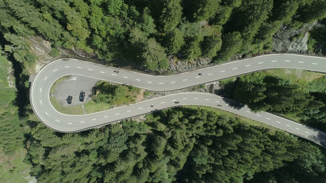 瑞士阿尔卑斯山的道路视频素材