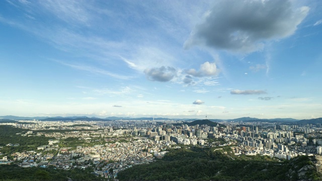 首尔中谷南山周围的建筑景观视频素材