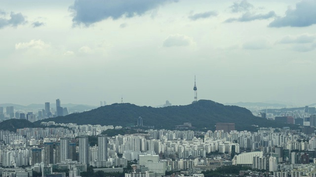 首尔中谷南山周围的建筑景观视频素材