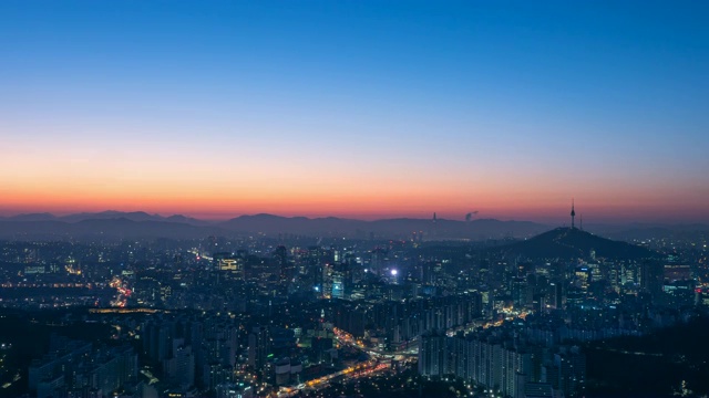 夜景和日出在南山周围的市中心地区，中古，首尔视频素材