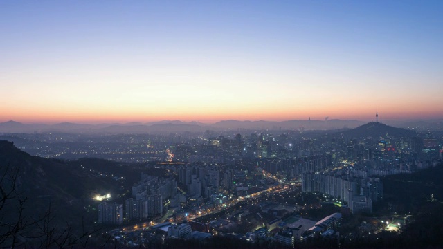 夜景和日出在南山周围的市中心地区，中古，首尔视频素材