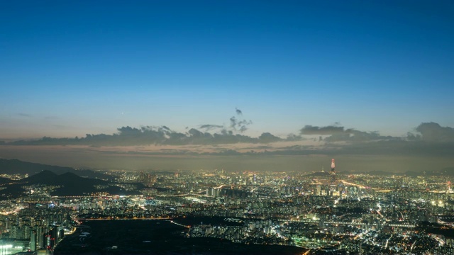 首尔松帕谷的乐天世界大厦(韩国最高的建筑)夜景视频素材