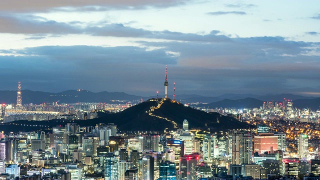 首尔中区南山周围的市区夜景。视频素材