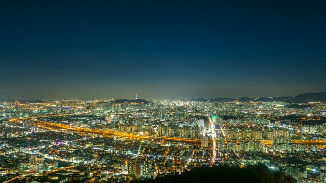 日落和夜景，在南山周围的市中心地区，中山，首尔视频素材