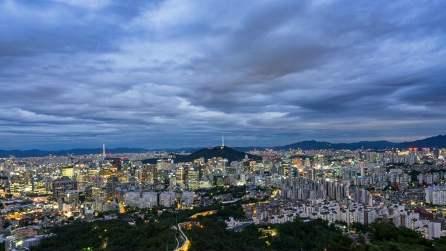 白天和夜晚在市中心南山区，中古，首尔视频素材