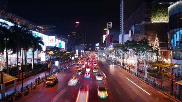 曼谷交通灯在夜间时间的延时。视频素材