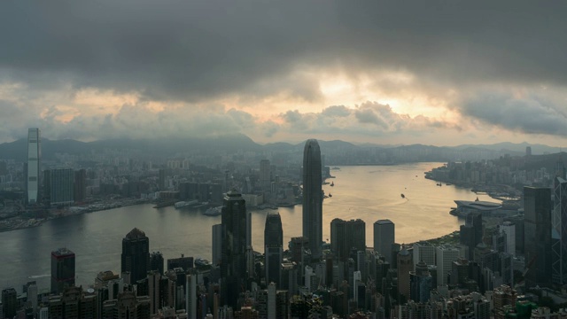 俯视图的时间推移，可以看到香港城市景观在日出时间，4K剪辑，商业和现代建筑和交通概念视频素材