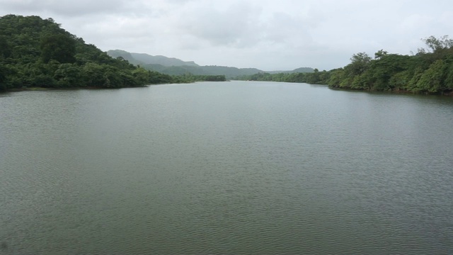 黄昏时大坝宁静的景色视频素材