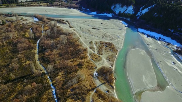 4 k。鸟瞰图的Shotover河附近的皇后镇，其中一个最受欢迎的旅游目的地，新西兰。视频素材