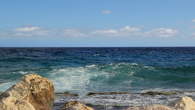 海浪在晴天视频下载