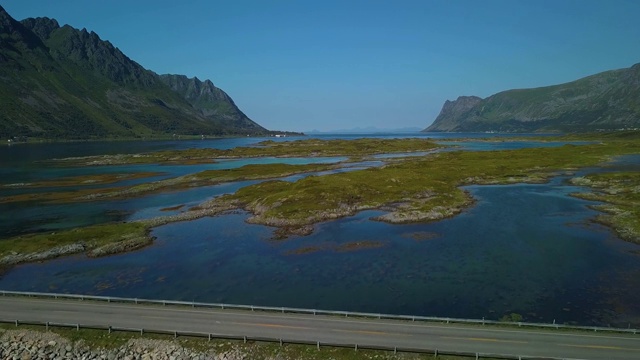 飞越岛屿和海峡。视频素材