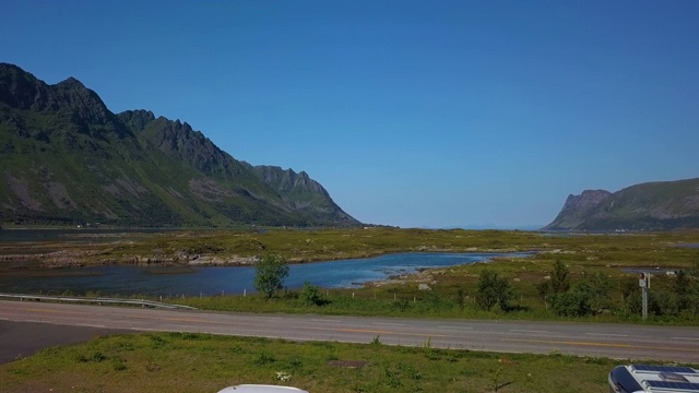 飞越岛屿和海峡。视频素材