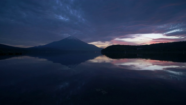 富士山上的山中湖视频素材