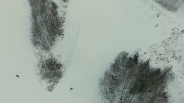 冬季的滑雪胜地。鸟瞰图视频素材