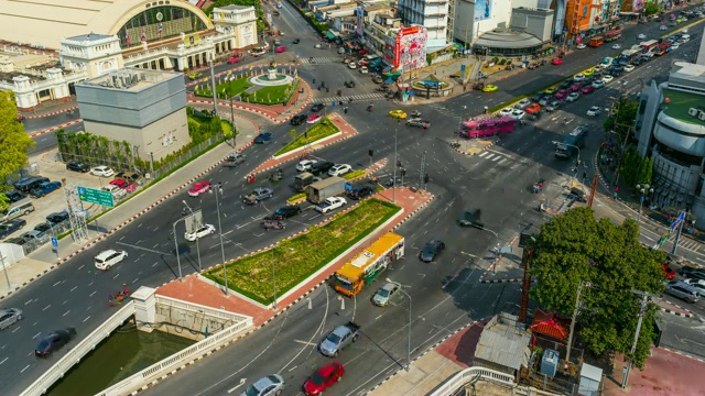 泰国曼谷华兰蓬十字路口的交通延时视频素材