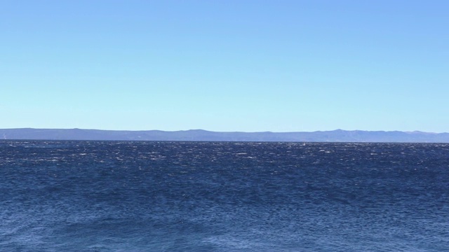 暴风把海浪吹向大海视频素材