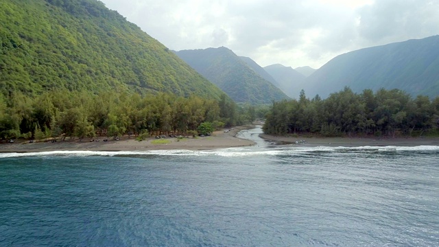 鸟瞰图的Waipio山谷，夏威夷视频素材