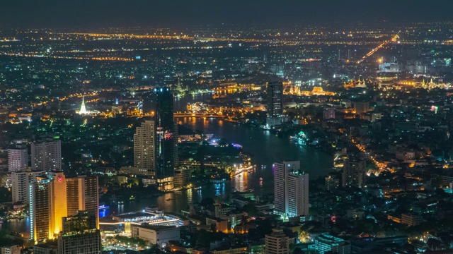 延时和中景:夜间曼谷城市景观和湄南河。视频素材