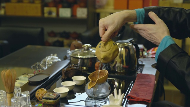 茶道的准备。掌握冲泡的茶视频素材