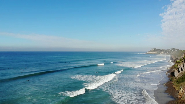 沿海岸冲浪视频素材